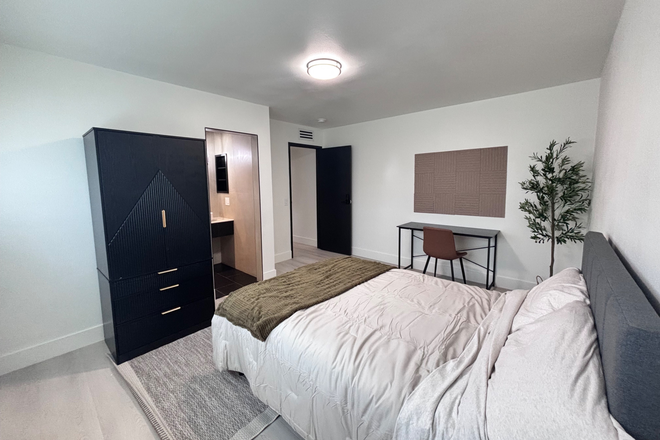 Suite unit with bathroom - Brand-New High-End Remodel | Fully Furnished Modern Luxury 6BR/4BA Near UCR