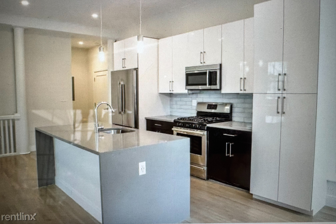 Kitchen Area. Dishwasher, Washe/Dryer/Microwave. Moderrn. - South End Apartment