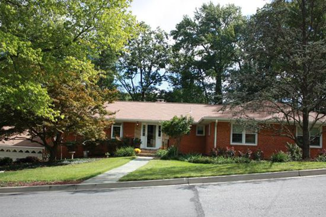 Street View of 2415 Parkway Cheverly MD 20785 - Basement Apartment Fully Furnished