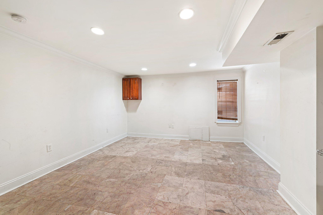 Bedroom - 1729 Fontain St #1 Apartments