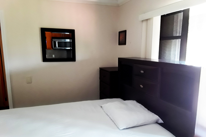 bed - Beautiful Studio in front FIU Apartments