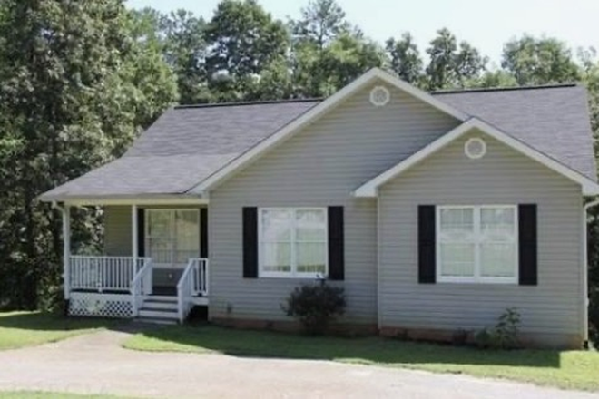 Outside Street View - 3 Rooms Available *Looking for Female Roommates*