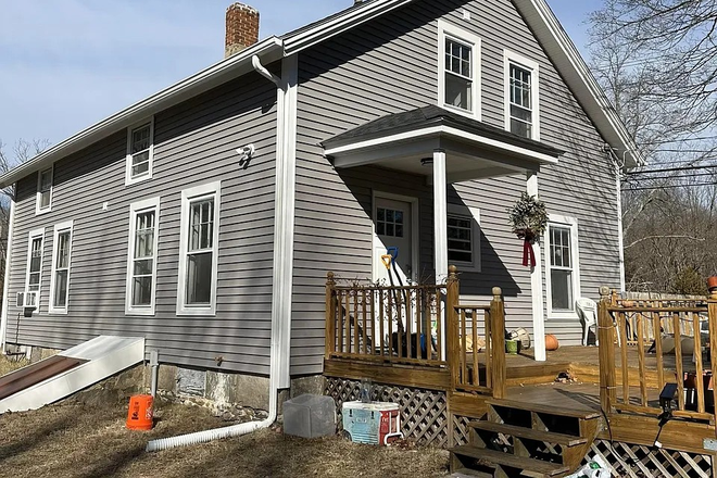 Back Deck - 3 Rooms left! Will rent individually