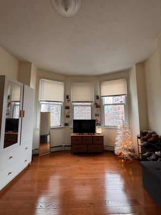 Bedroom - $1200 Private Spacious Room for a Girl