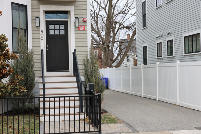 Front Entrance - 50 Waverly Townhome Residence