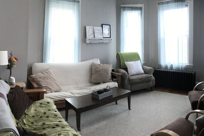 LIVING ROOM - Available 2025! 4 bed on Sunset! Duplex