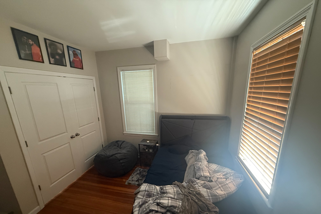 Bedroom - Mission Hill Apartment close to Campus