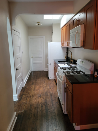 Kitchen - 2 bedroom/1 bathroom walking distance from st joes Townhome