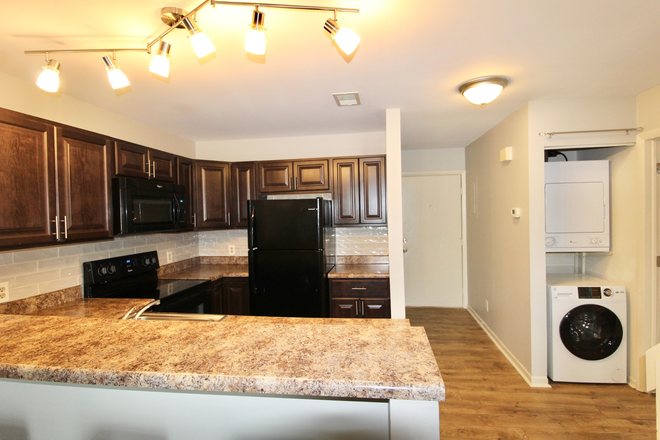Kitchen - Hunters Ridge - 3 bedroom - 3 bathroom loft apartment for rent!