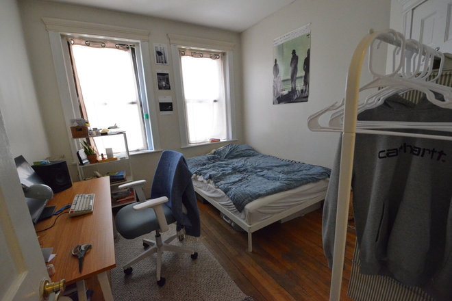 Bedroom - Affordable & Spacious 1 bed split (2 rooms no living room) on Burbank St! Avail 9/1