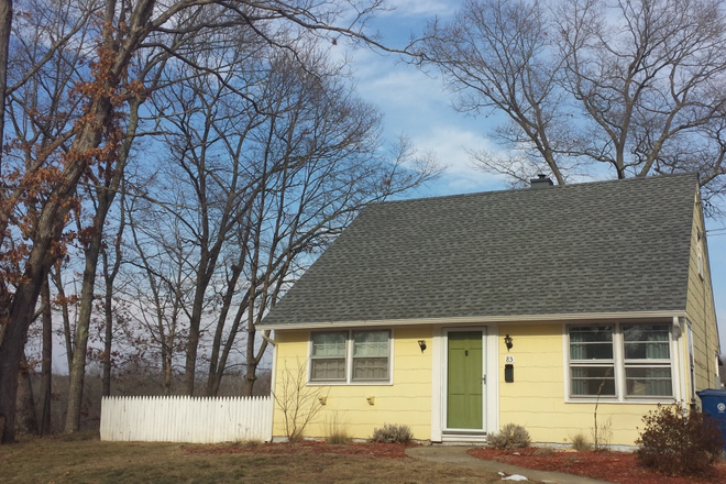 Single family home - 4 Bedroom House with Private Backyard