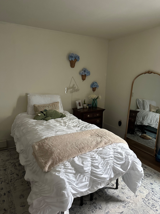 Bedroom - Summer Sublet! 52 Hickok Place House