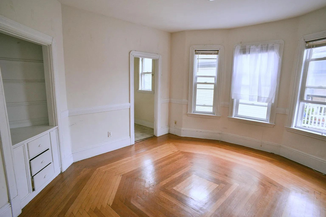 LR - Large Brighton 3BR 9/1 Heat Included No Fee! Apartments