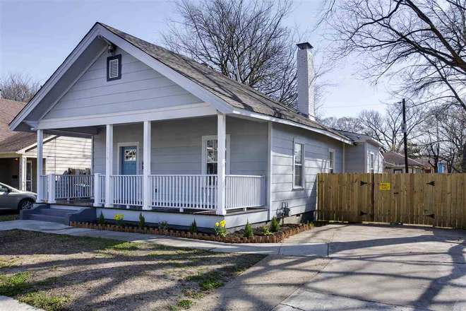 Outside view - Charming 3 Bedroom Home in Cooper Young- Prime Memphis Location!