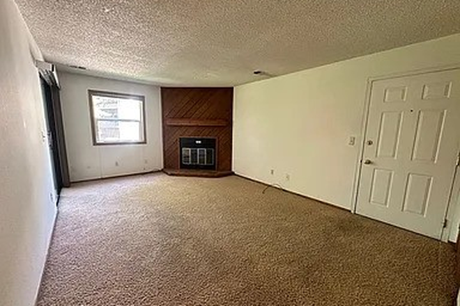 Living Room - Gold Run Condos, close to campus