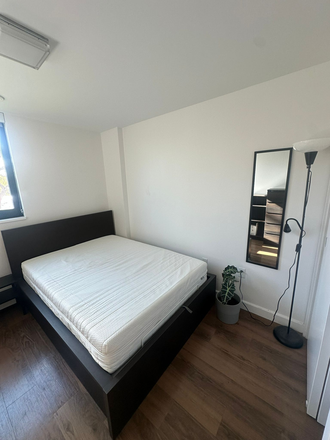 Bed - River-view furnished room Soldiers Field Park (HBS) | 7/1–8/14 | Gym, laundry, utilities included Apartments