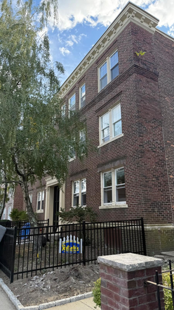 Outside - 1 bedroom in 2BR house - fully furnished / no fee / July-August (with a possibility of extending!)