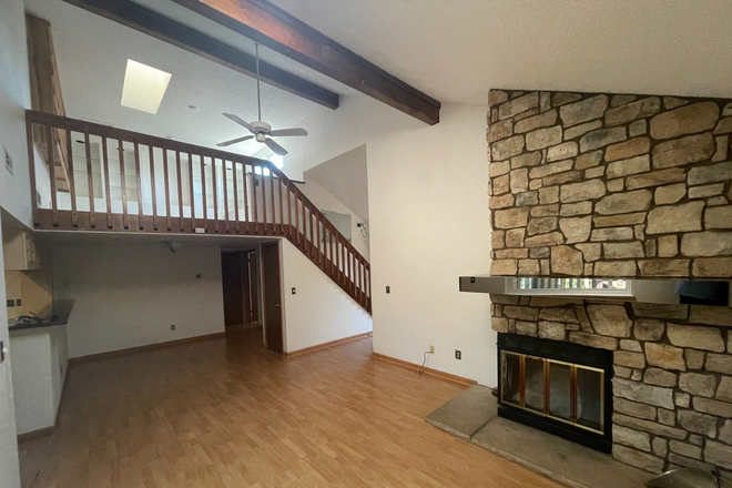 3 - AVAILABLE 6/5: 6207 Willow Ln Condo