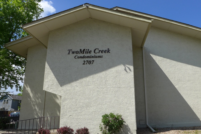 1 - AVAILABLE 4/1: 2707 Valmont Rd. #B211