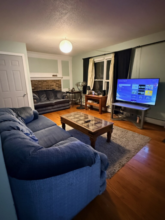 Living Room - Private Room in House for rent, $650/month ALL UTILITIES AND PARKING INCLUDED. 6 min to bus 33