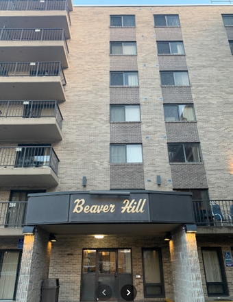 Main Entrance with Lobby - Summer Relet - 1 Bedroom Apartment in Beaver Hill (Downtown, close to Chipotle and Primanti Bros)