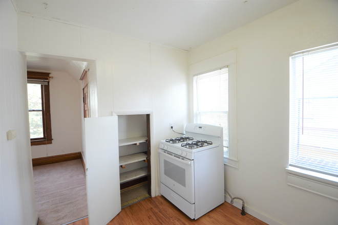 #1 - 1036 14th St. (Studio/ 1BA) Apartments