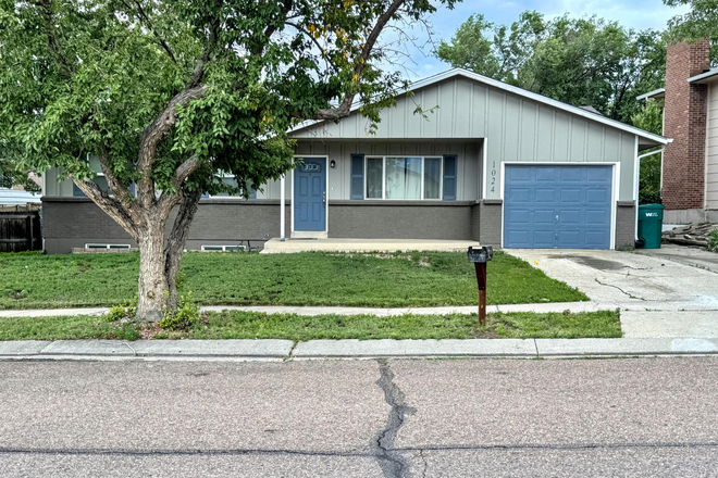 Front of House - ONE BEDROOM FOR INDIVIDUAL LEASE IN MALE STUDENT HOUSING
