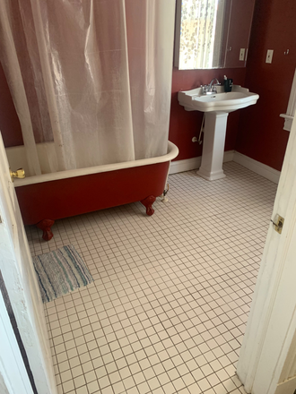 Private bathroom Full shower clawfoot tub - Close to VCU and MCV All Utilities Included