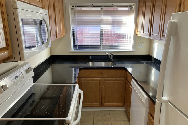 b - Great 3 Bed Unit - Updated - $4200 - Living room - Heat and hot water included Apartments