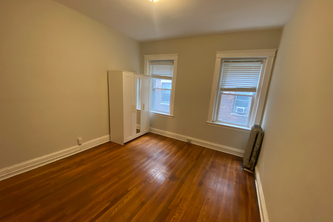 ! - No fee Renovated AUGUST MOVE IN Comm Ave 2 bed, ht/hw included, lots of laundry Ref# 406918082 Apartments