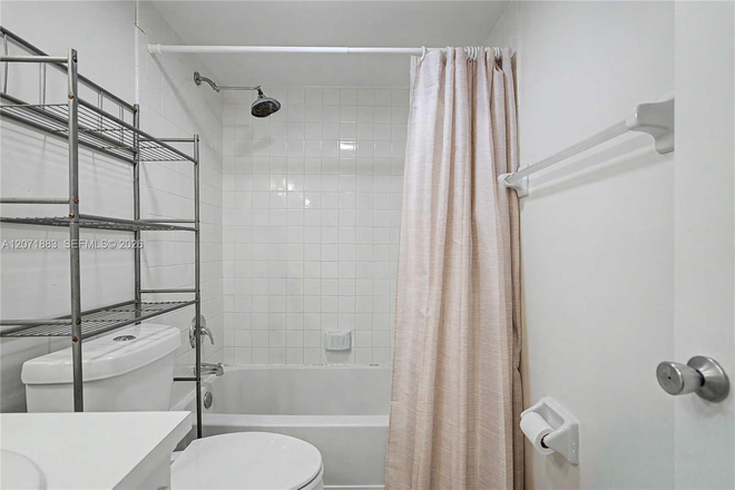 Second bath - SPACIOUS TRUE 3BEDROOM, 2BATH CORNER CONDO