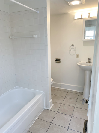 Bathroom 1/3 - "Drunken Clam" House