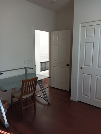 Bedroom with private bathroom - Private Rooms for Rent near UCR, 10 minutes walking distance to UCR campus House