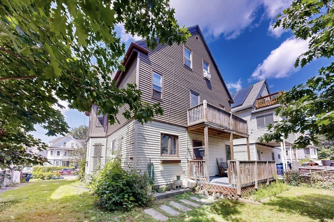 Back of House - NEW RENOVATED 5 BED NEAR TUFTS UNIVERSITY Apartments