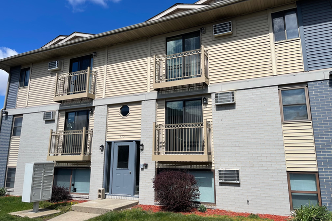 Exterior - Two-Bedrooms Near Campus! - 612 E Court St. Apartments