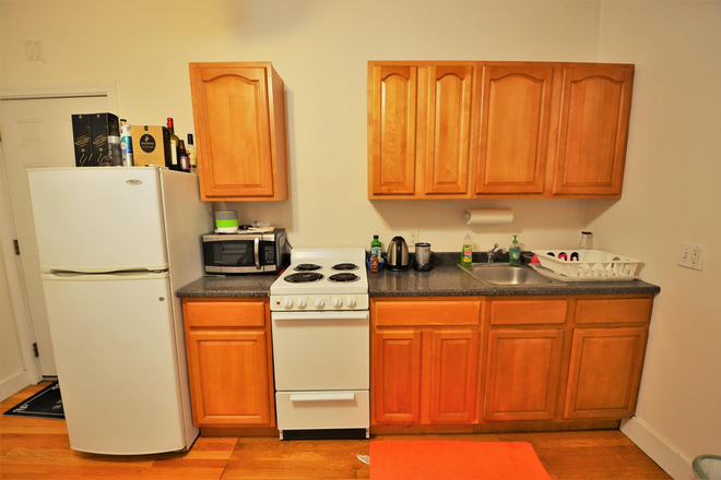 Kitchen - 1 bed CLOSE TO CAMPUS! - Westland Ave - H/HW INCLUDED!