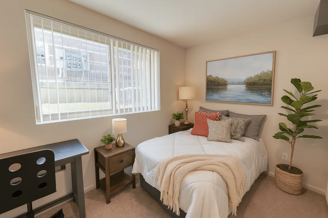 Bedroom - Cedar Greens Apartments