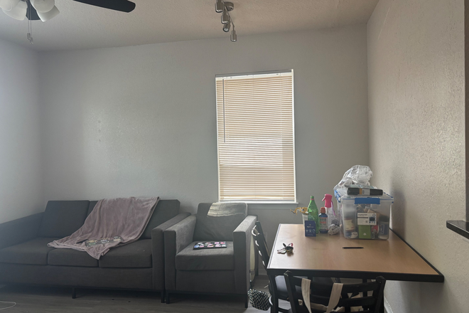 Common area/ Living room - The Verge Apartments on Alafaya 4 minute drive to campus