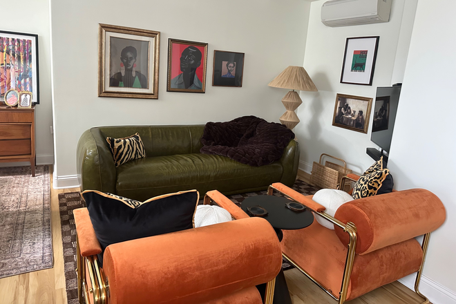Living room - Northampton fully furnished 1 bed, 1.5 bath, July 1-December 2026