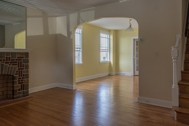First floor - Renovated townhouse walking distance to Bayview