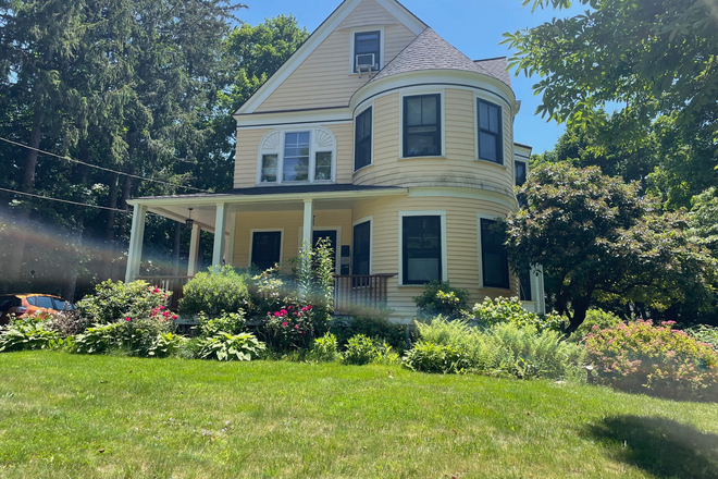 House exterior - Fully furnished room in Sharon, 10 min. walk to MBTA, incl off-st. pkg, all util, cleaning House