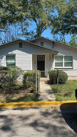 Front of home - TWO ROOMS AVAILABLE! Single family home two blocks from FAMU campus