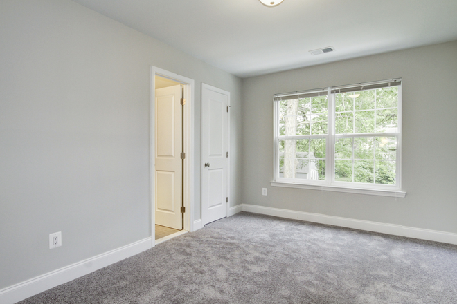 Bedroom - Private Bedroom with Private Bathroom Walk to Campus