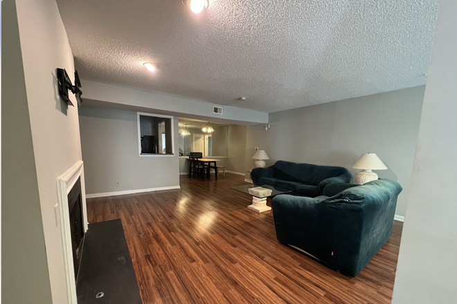 living room 4 - Emory Oaks Way - close to CDC/VA/Emory