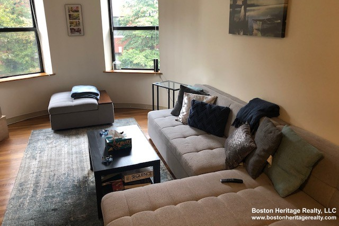 1 - LARGE 1 bed on Gainsborough St RENOVATED Apartments