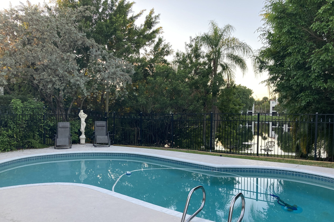 The Pool - Tranquility Awaits!