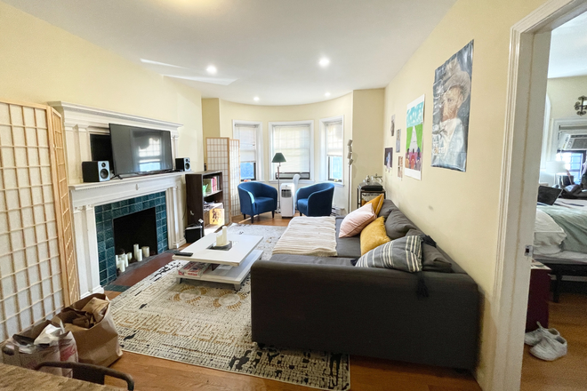 Living Room - Great Location, updated kitchen, open layout Apartments