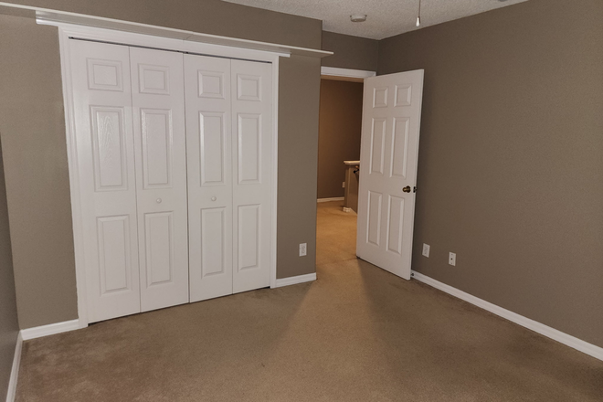 bedroom - 5 Bed 3 Bath Pool Home
