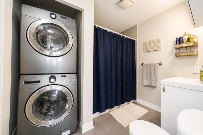 Shared Bathroom - Private room for rent in a shared townhouse at Sidney Belsey Crescent