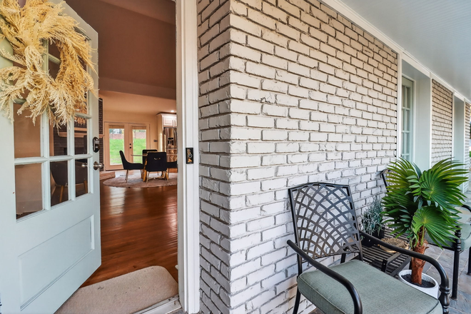 Front Step - August 2026 Housing!!!!,  8  Minutes to Emory on BriarCliff Rd,  Fully Furnished House